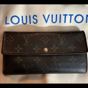 Authentic Preloved Louis Vuitton Sarah Monogram Wallet. Authenticated by mercari